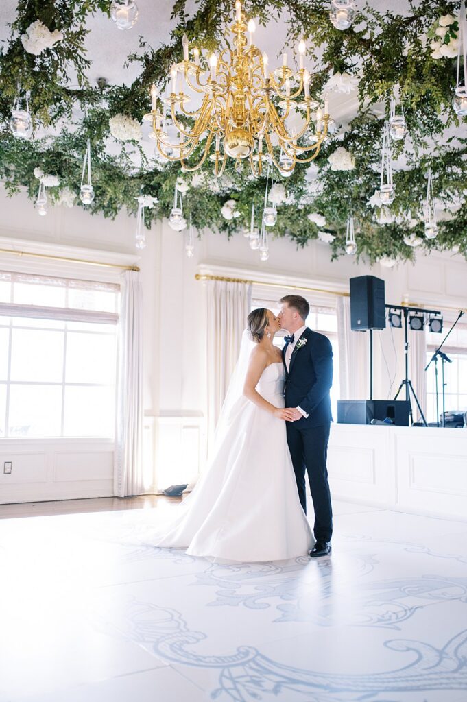 Turtle Point Yacht and Country Club wedding ; Chelsea Kennedy Weddings ; Alabama wedding planner ; Memphis, Nashville wedding planning